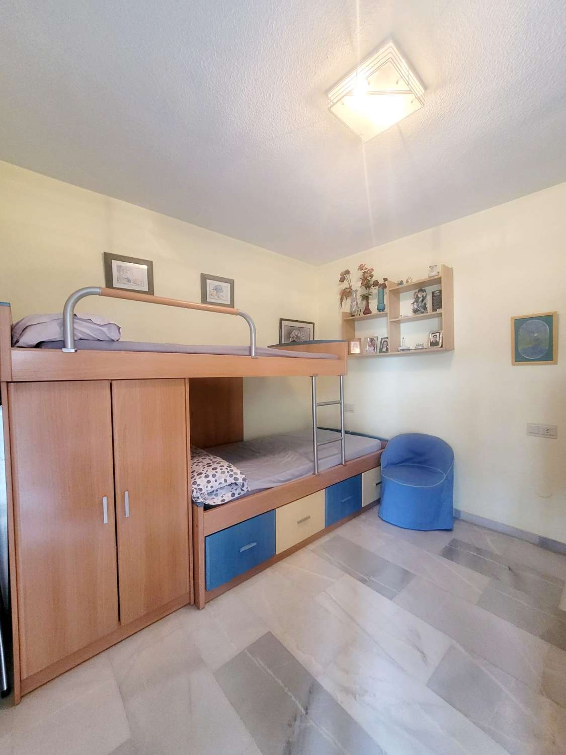 2 bedroom apartment with garage in the center