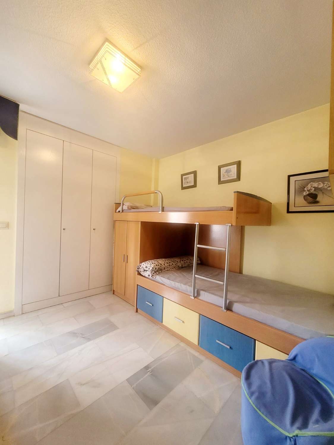 2 bedroom apartment with garage in the center