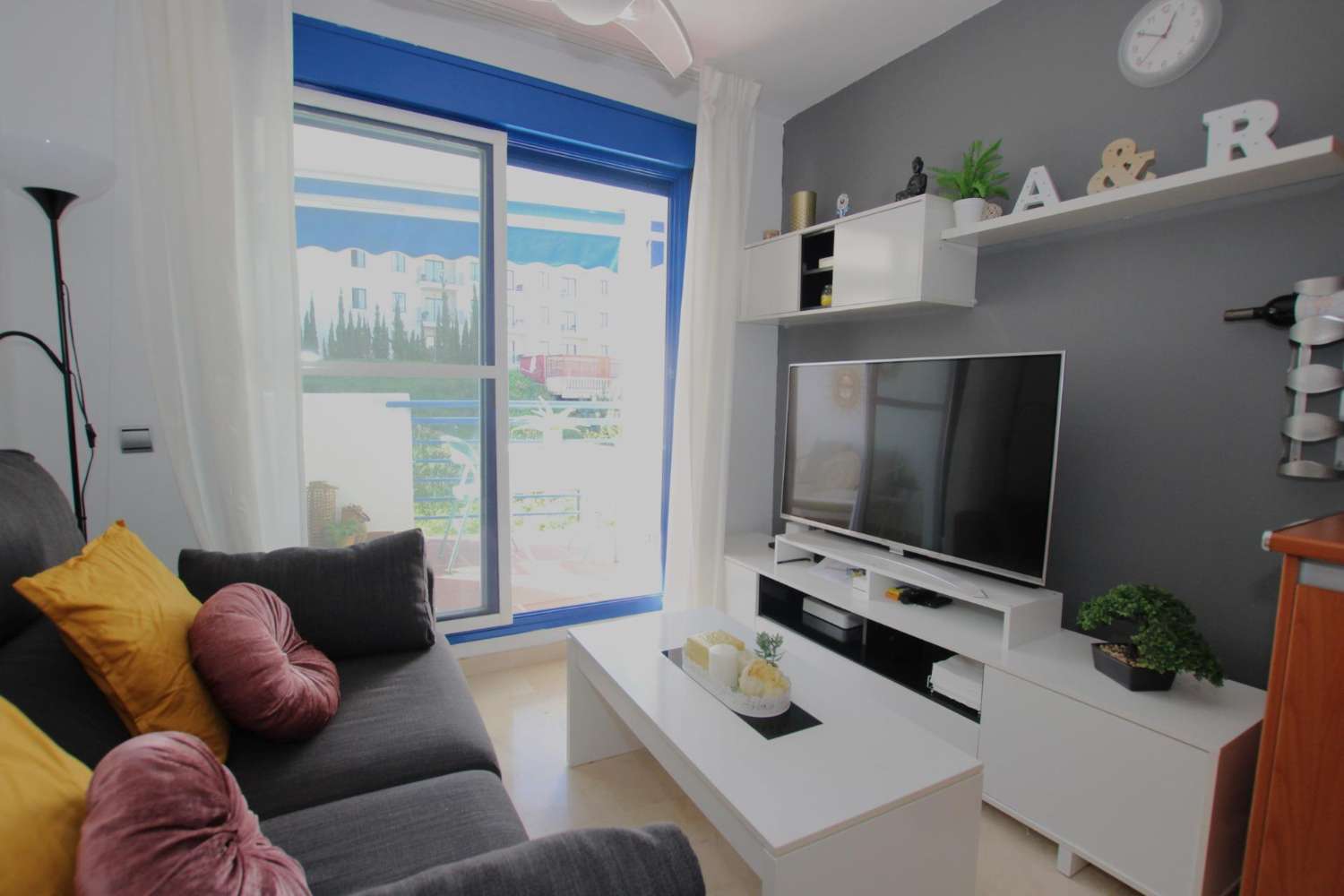 FANTASTIC RENOVATED 1 BEDROOM APARTMENT