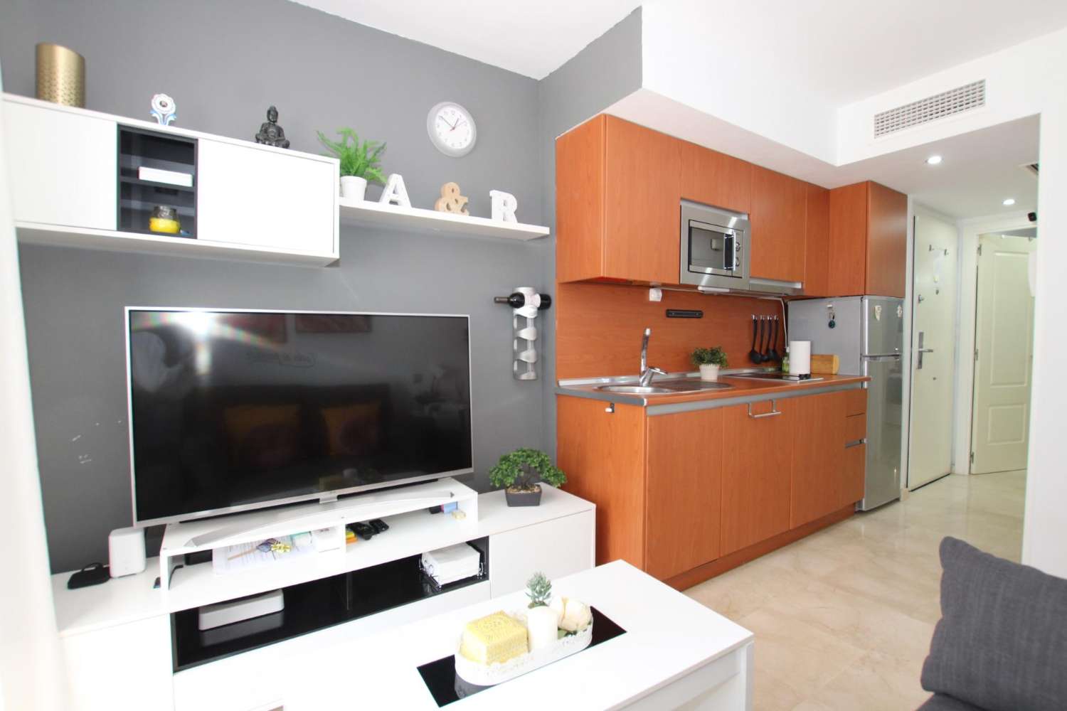 FANTASTIC RENOVATED 1 BEDROOM APARTMENT